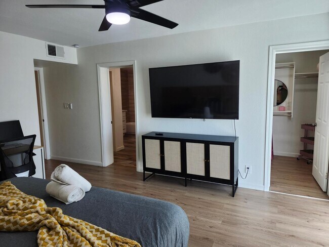 Building Photo - 7225 E Villa Way