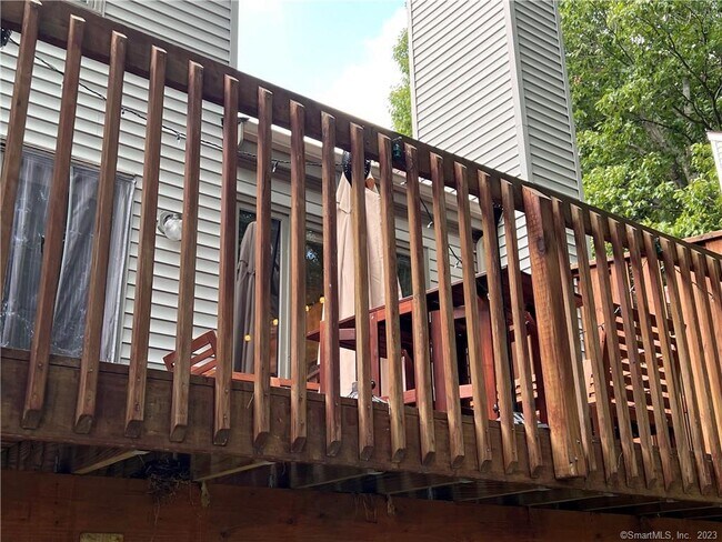 Building Photo - 42 Uplands Way