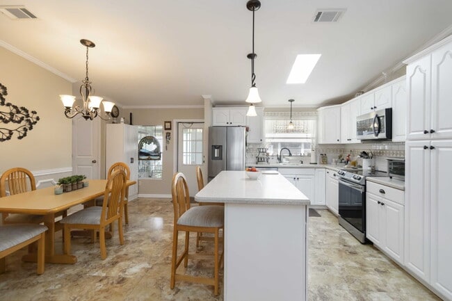 Building Photo - Nokomis Lake Village 3 bed/2bath