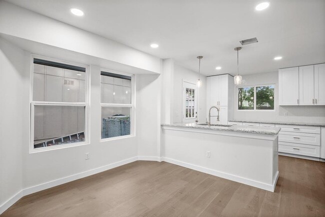 Building Photo - 7520 Uray Dr