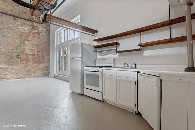 Building Photo - 606 W 18th St