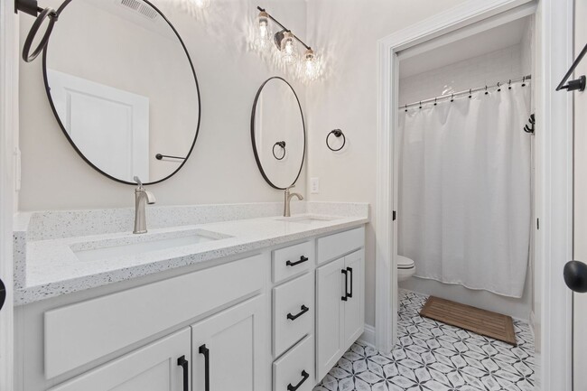 Building Photo - All Inclusive Seasonal Rental in the Beaut...