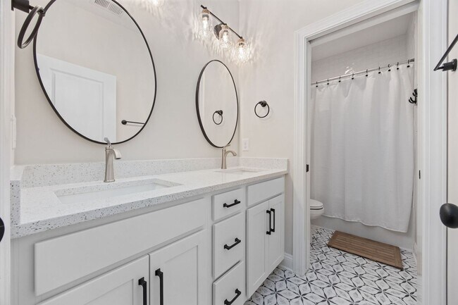 Building Photo - Gorgeous Custom Home Available for Snowbir...