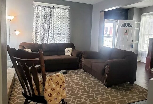 Building Photo - 231 N Elm St