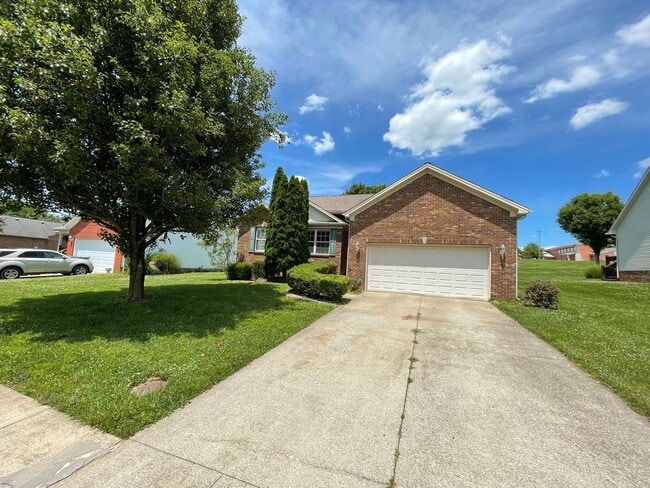 Building Photo - Fantastic Home in Shelbyville!