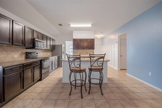 Building Photo - 118 Leona River Trl