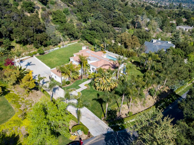 Building Photo - 1160 N Easley Canyon Rd