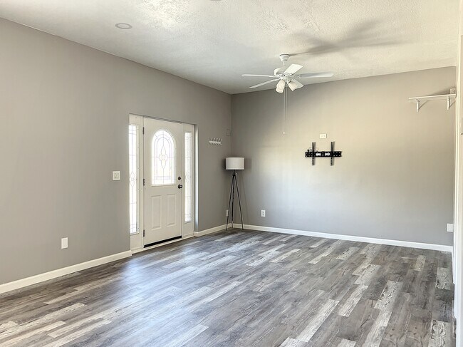 Building Photo - Coyer Rd Unit A