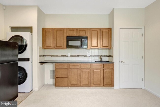 Building Photo - 2451 Silk Ct