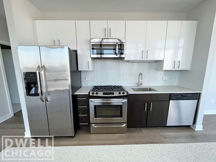 Building Photo - 776 W Quincy St