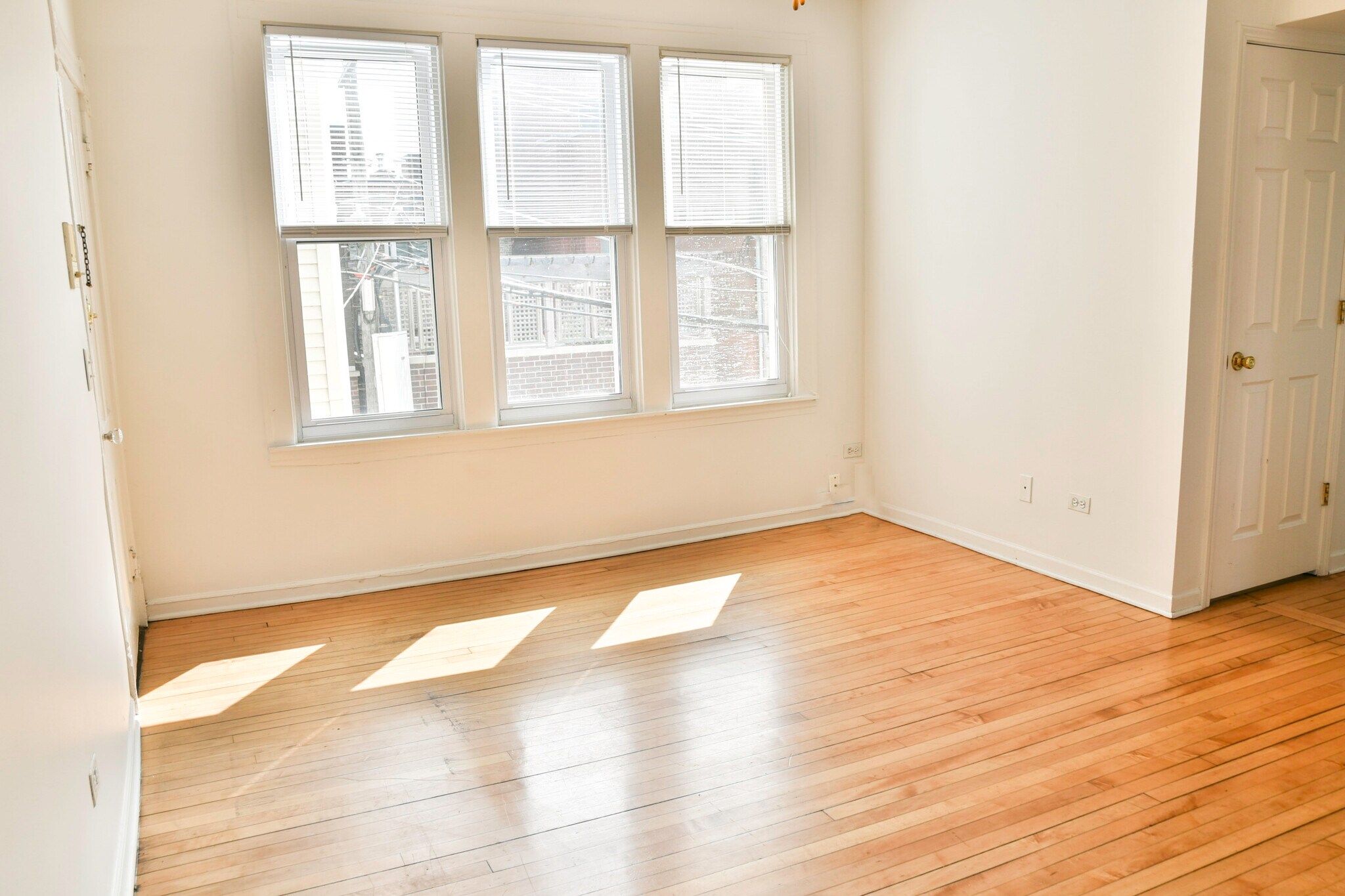 Building Photo - 2616 N Marshfield Ave