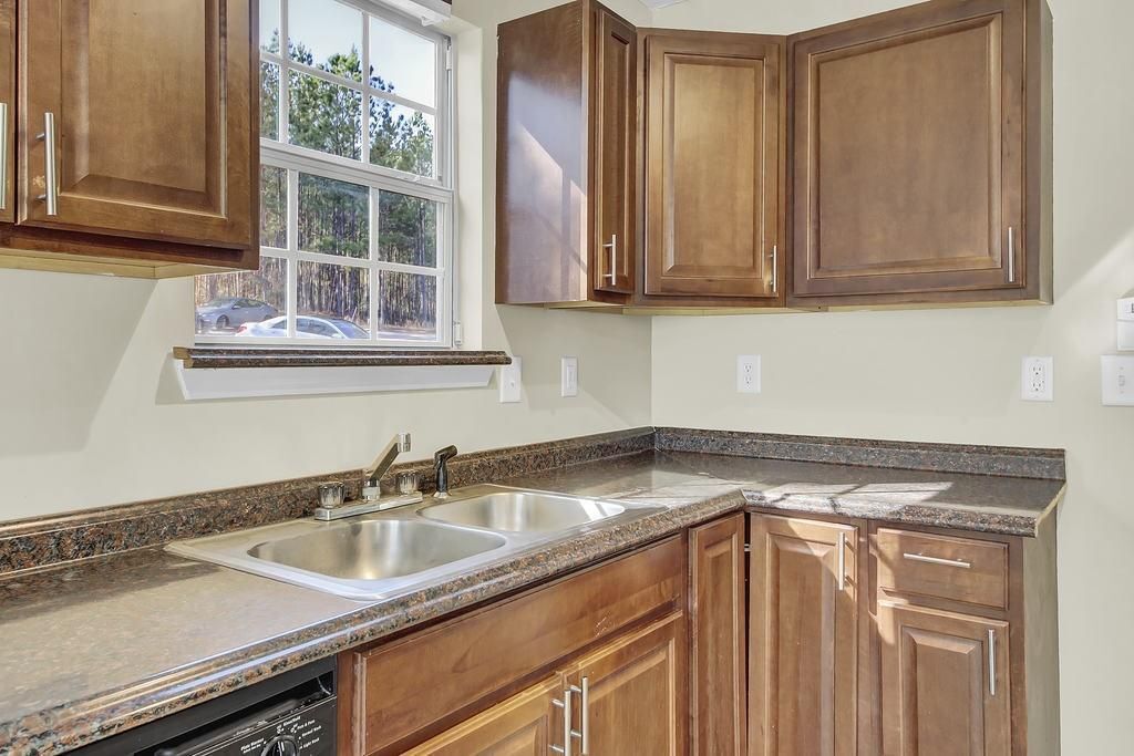 Building Photo - 40 Elisabeth Way