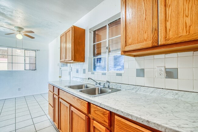 Building Photo - Beautiful 3 bed-1 bath house