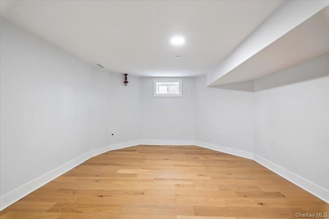 Building Photo - 56 Wildey St