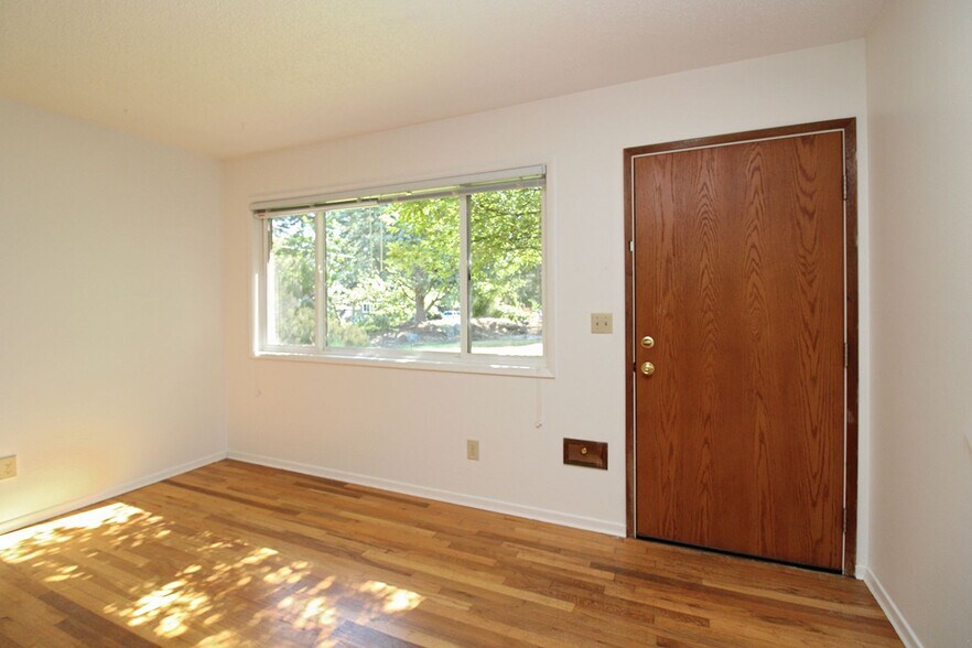 Building Photo - 6024-6024 NE Milton St