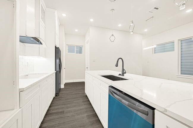 Building Photo - 6719 St Augustine St