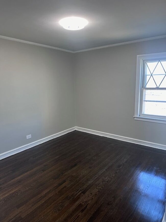 Building Photo - Garfield Ridge 4 Bedroom House