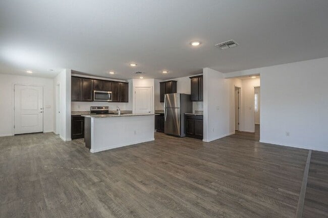 Building Photo - 1536 E Demain Dr