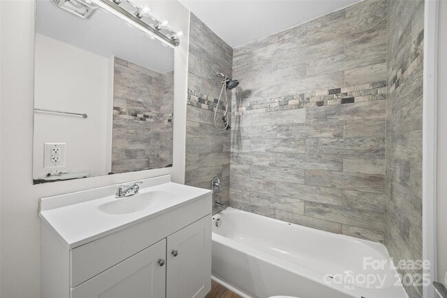 Building Photo - 807 N Morris St