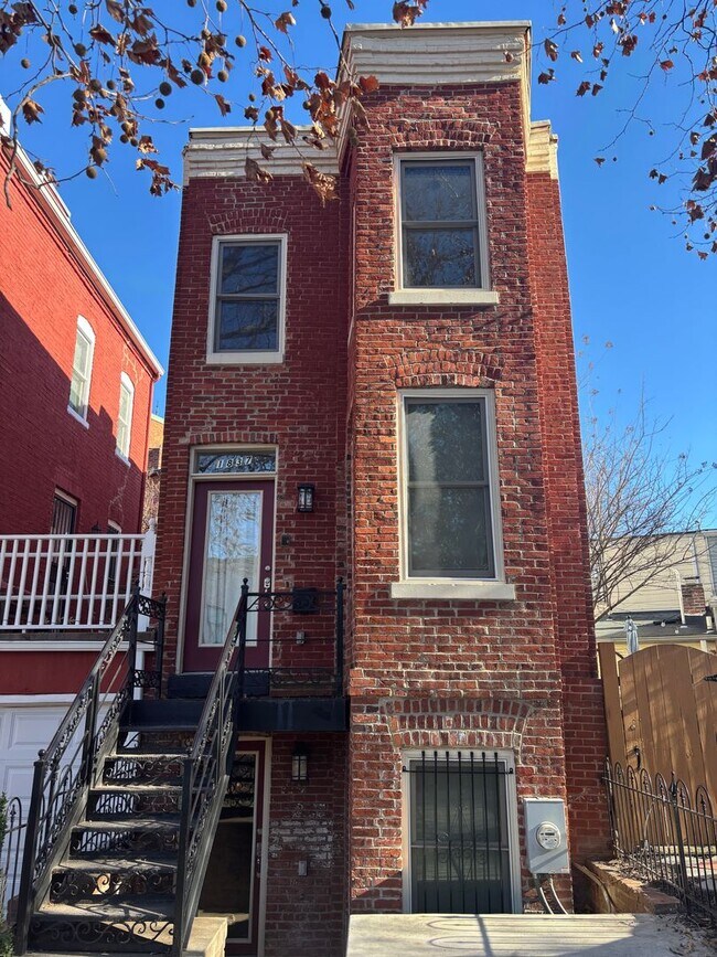 Building Photo - Executive Row Home In NW DC with Designer Finishes