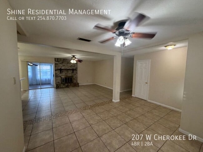 Building Photo - 207 W Cherokee Dr