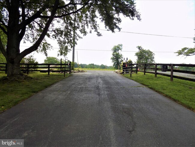 Building Photo - 313 Glenville Rd