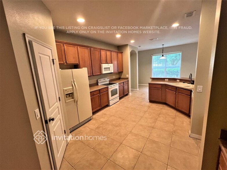 Building Photo - 627 Errol Pkwy