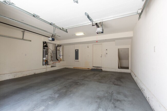 Building Photo - 9050 W Tropicana Ave