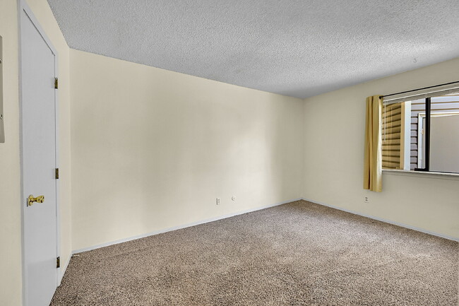 Building Photo - $1,340.95 with $300 Off The First Month's Rent, 1 Bed, 1 Bath, Condo in Thornton with Washer and ...