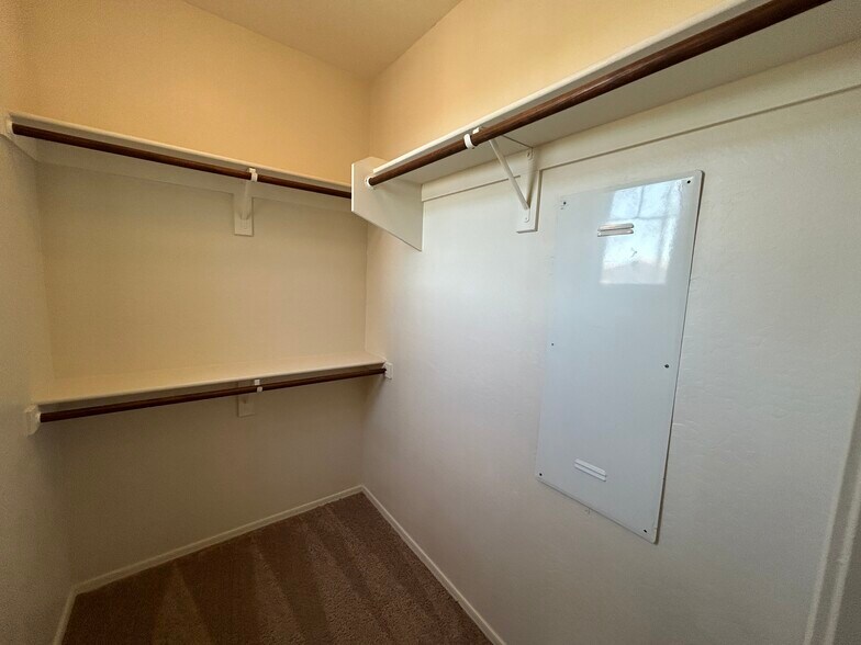 Building Photo - 3161 S Southwind Dr