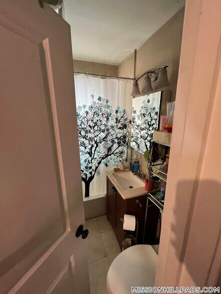 Building Photo - 2973 Washington St