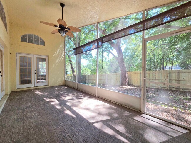 Building Photo - 1008 Royal Oaks Dr