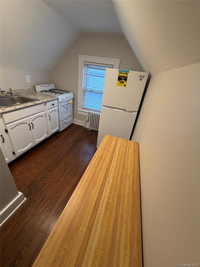 Building Photo - 196 Depew Ave