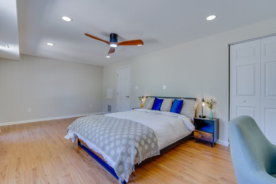Room 2 (Walkout) - 8056 Central Park Dr