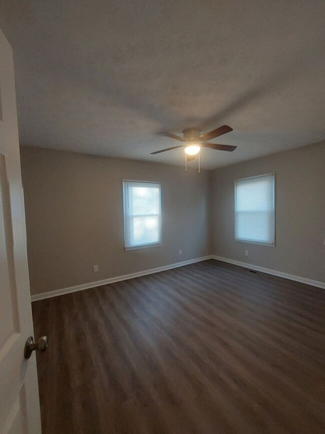 Building Photo - Spacious 3-bedroom Home in Jordan/Johnson Area