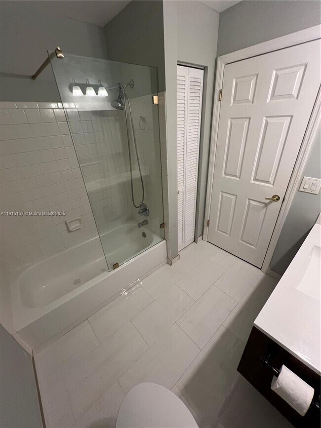 Building Photo - 5063 Heatherhill Ln