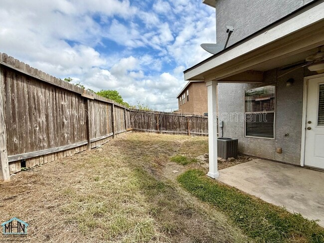 Building Photo - 5807 Golf Bend