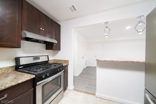 Building Photo - 392 College Dr
