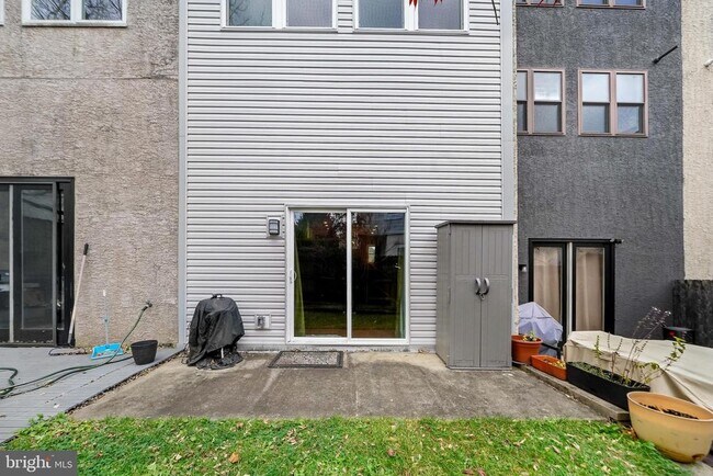 Building Photo - 4041 Cresson St