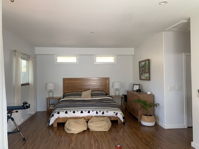 Building Photo - Renovated 3 bed, 2 bath Duplex Home in Waialua