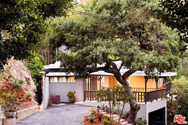 Building Photo - 2701 Jalmia Dr