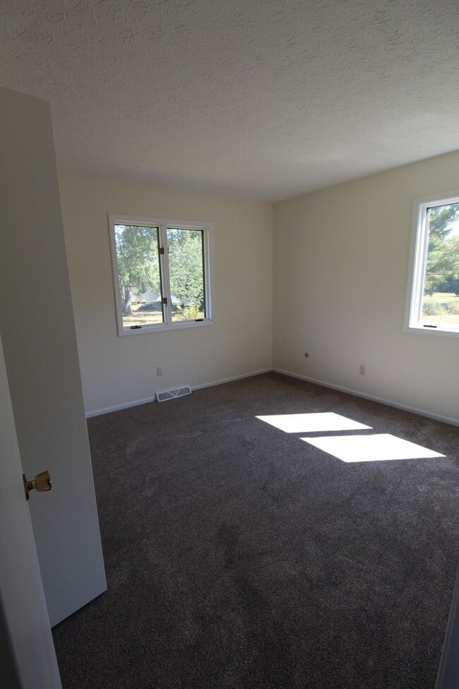 Building Photo - Two Bedroom Duplex