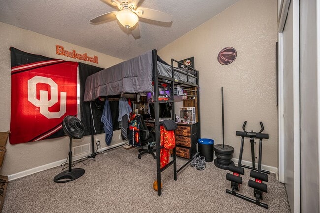 Building Photo - 4 Bedroom Rental Available February 15th!