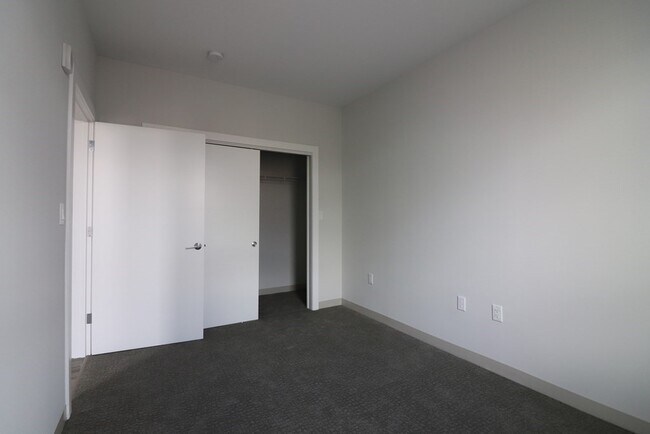 Building Photo - 160 Washington St