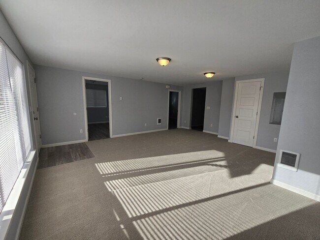 Building Photo - Beautiful Remodeled 2 Bedroom House!!