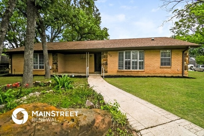 Building Photo - 1713 Ridgeview Dr