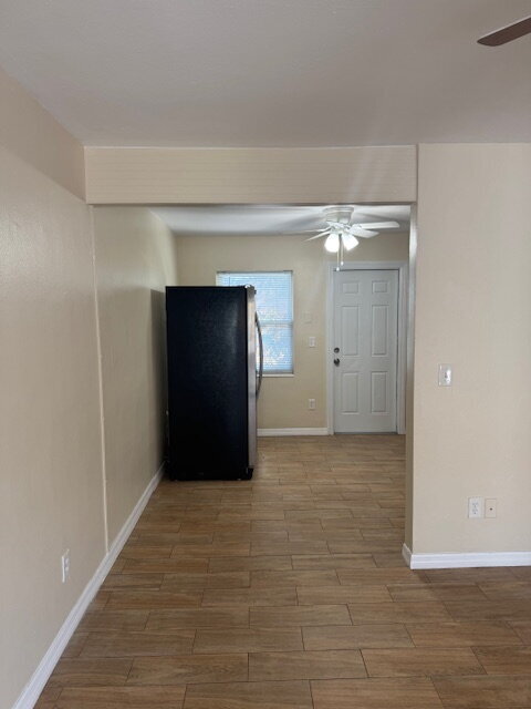 Building Photo - Spacious 2 Bedroom