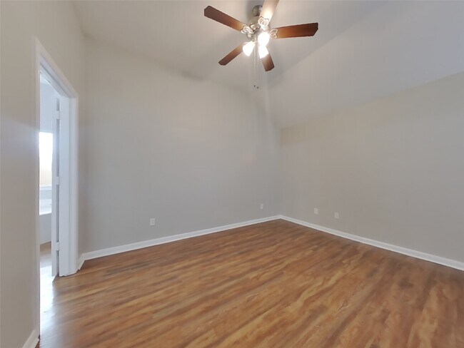 Building Photo - 810 Forest Hillside Ln