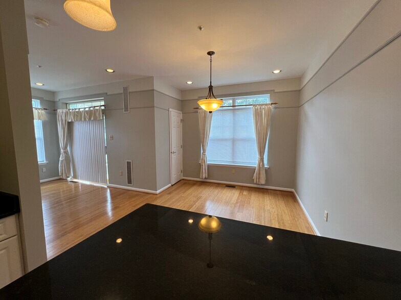 Dining area - 202 Dresher Woods Drive