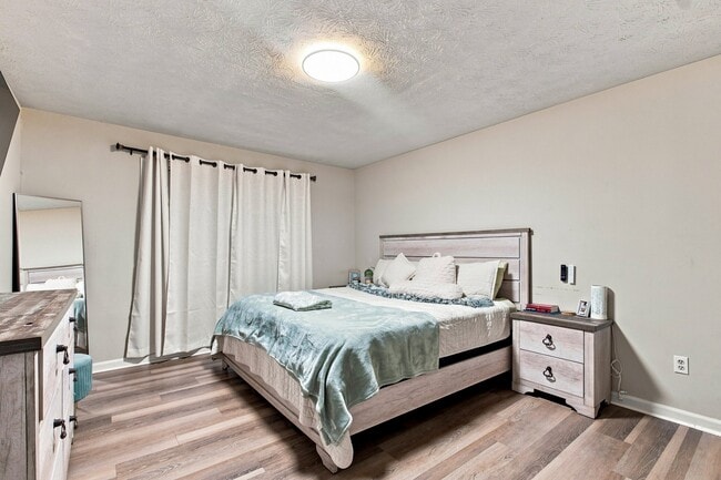 Building Photo - 6425 Pinebark Way